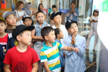 Фотография к новости: НОК провёл экскурсию для юных спортсменов в библиотеке Елбасы