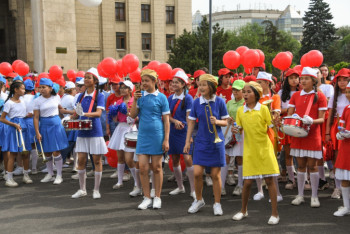 Фотография к новости: Колонны юных барабанщиков, чирлидеров и танцоров прошли по улицам Алматы