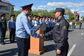 Фотография к новости: Полицейские наградили сотрудников частных охранных агентств СКО