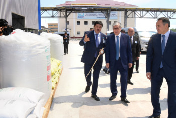 Фотография к новости: Президент РК посетил ТОО "Казфосфат"