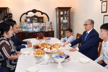 Фотография к новости: Токаев: Подвиг Газиза Байтасова никогда не будет забыт