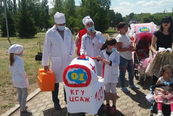 Фотография к новости: Младенцы на прогулке: На набережной Иртыша прошёл парад колясок