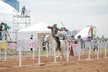 Фотография к новости: Казахстанец стал первым чемпионом мира по конной стрельбе из лука