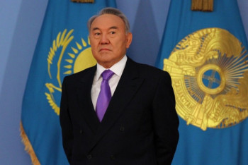 Фотография к новости: Депутаты присвоили Назарбаеву статус "Почетный Сенатор"