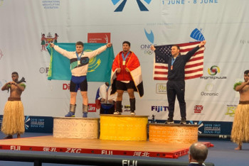 Фотография к новости: Казахстанский тяжелоатлет завоевал серебро на ЧМ в Фиджи