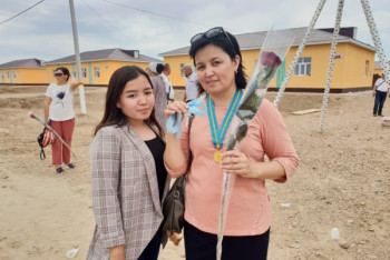 Фотография к новости:  Многодетным семьям Кызылорды вручили ключи от новых домов 