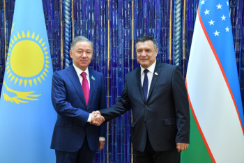 Фотография к новости: Нигматулин провел переговоры со спикером Законодательной палаты Узбекистана 