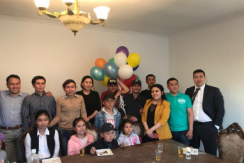 Фотография к новости: В Нур-Султане бизнесмены подарили многодетной матери дом