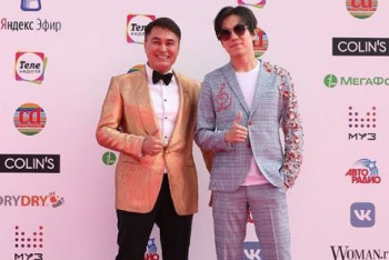 Фотография к новости: Димаш Кудайберген поделился видео с красной дорожки МУЗ-ТВ