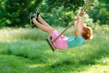 Фотография к новости: При падении с качели скончался 7-летний ребенок в Караганде