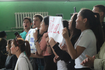 Фотография к новости: В Караганде на избирательных участках транслировали бой Головкина и Стива Роллса