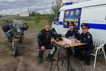 Фотография к новости:  Заблудившемуся байкеру из Боснии и Герцеговины помогли павлодарские полицейские