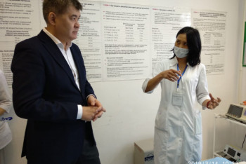 Фотография к новости: Елжан Биртанов отметил заслуги молодых медиков из Казахстана