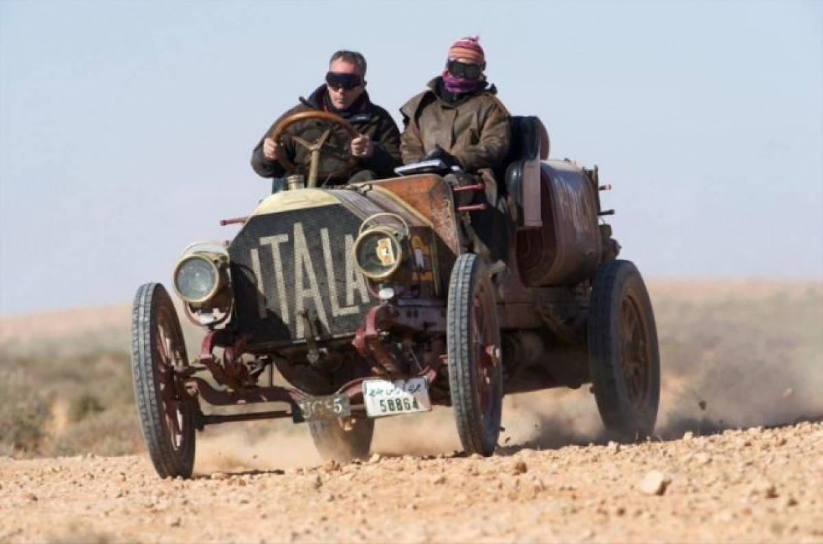  организаторов