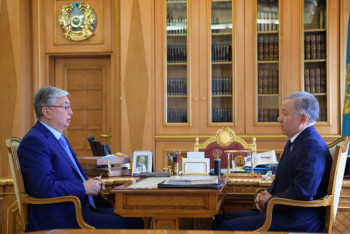 Фотография к новости:  Токаев принял спикера Мажилиса