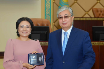 Фотография к новости: Токаев вручил общественным деятелям Награды Межпарламентской Ассамблеи СНГ