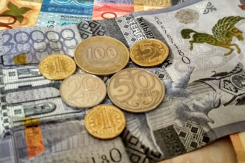 Фотография к новости: Министр труда и соцзащиты рассказал скольким казахстанцам повысят зарплату в 2019 году