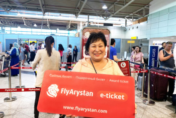 Фотография к новости: Жительница Тараза получила право бесплатного полета на самолете