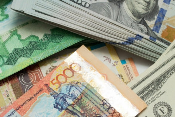 Фотография к новости: Курс доллара составил 379,60 тенге