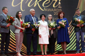 Фотография к новости: Сотрудников казахстанских СМИ наградили знаками отличия