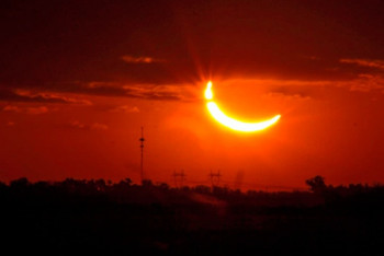 Фотография к новости: В сети появились видео полного солнечного затмения