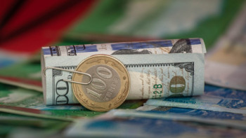 Фотография к новости: Рубль рекордно подорожал к доллару. Что будет с тенге? - мнение эксперта 