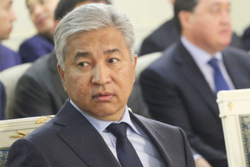 Фотография к новости: Имангали Тасмагамбетов принял литературный челлендж в честь 175-летия Абая