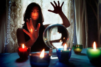 Фотография к новости:  Обманывающую павлодарцев целительницу разыскивает полиция