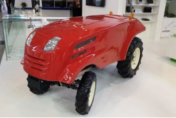 Фотография к новости: "Роскосмос" показал первый беспилотный трактор