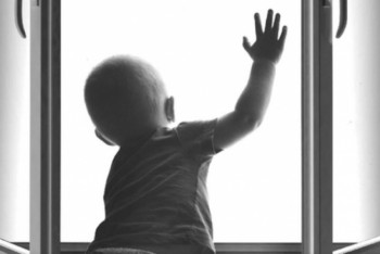 Фотография к новости: Годовалый ребёнок выпал из окна пятиэтажки в Туркестанской области