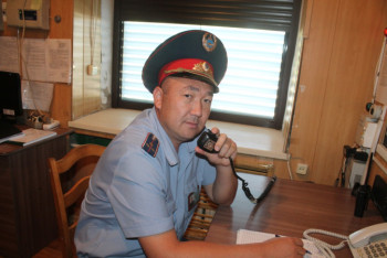 Фотография к новости: Полицейский спас трех сестер, тонущих в Иртыше