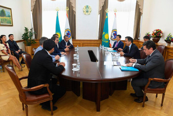 Фотография к новости: Бакытжан Сагинтаев встретился с представителями Tesla