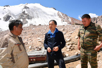 Фотография к новости: Сагинтаев ознакомился с ходом селезащитных мероприятий в предгорьях Алматы