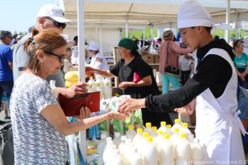 Фотография к новости: 800 тонн сельхозпродукции привезли в Нур-Султан на ярмарку ко Дню столицы