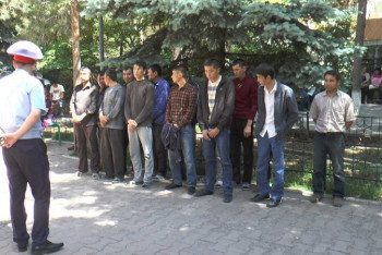 Фотография к новости: Почти 800 иностранцев задержаны в Алматы за нарушение миграционного законодательства РК