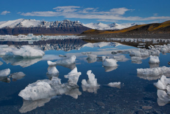Фотография к новости:  Мемориал растаявшему леднику установили в Исландии 