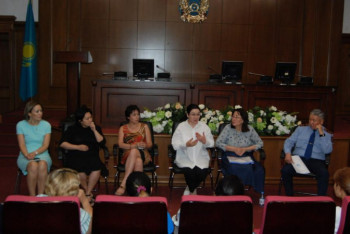 Фотография к новости: Многодетные матери встретились с Уполномоченным по правам ребенка