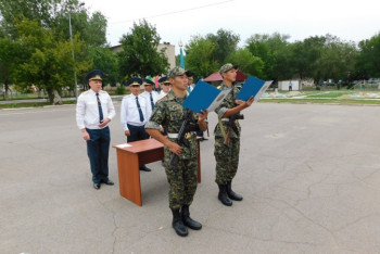 Фотография к новости: В Уральске 200 новобранцев Нацгвардии присягнули на верность Родине