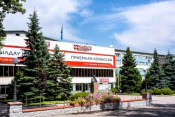 Фотография к новости: Скандал в "Нархозе": уволенные преподаватели пожаловались министру на ректора-американца 