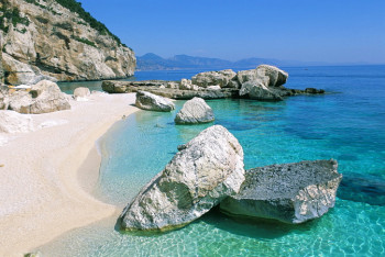 Фотография к новости: Аэропорт Сардинии вернул на пляжи 10 тонн песка и камней