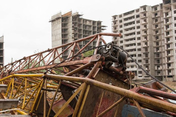 Фотография к новости: Башенный кран обрушился на стройке в Нур-Султане