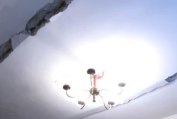 Фотография к новости: Власти Караганды взялись за ремонт треснувшего потолка в квартире одной из многоэтажек