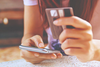 Фотография к новости: Девушка потеряла телефон и оказалась должна 620 тысяч тенге