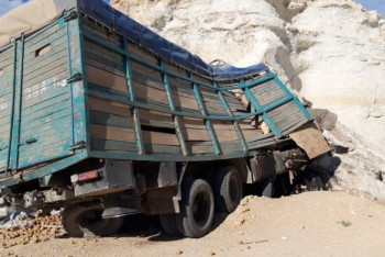 Фотография к новости: Кабина "всмятку": Водитель грузовика погиб в ДТП в Мангистау