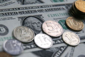 Фотография к новости: Доллар продают в обменниках за 387 тенге