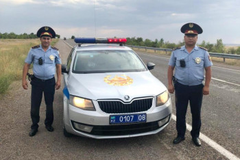 Фотография к новости: Жамбылские полицейские приняли роды на трассе