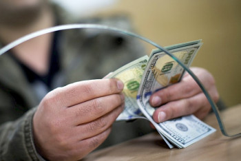 Фотография к новости: Законно ли требовать удостоверение личности в обменниках — мнение юриста