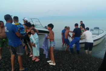 Фотография к новости: Десять застрявших на острове туристов спасли на Алаколе 