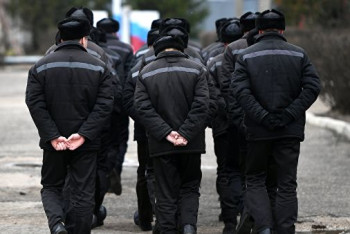 Фотография к новости: Осужденным запретят петь гимн в колониях и переоденут в новую форму