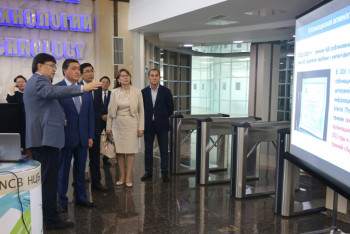 Фотография к новости: Мамин посетил Национальный центр биотехнологий